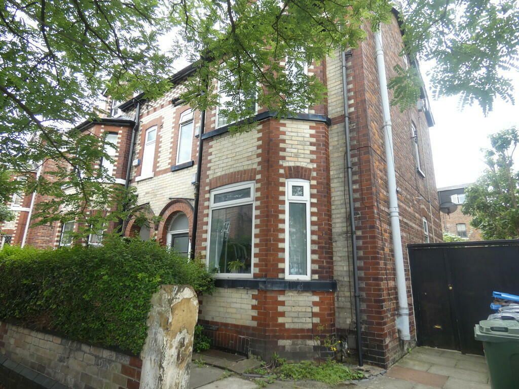 5 bedroom semi-detached house for sale