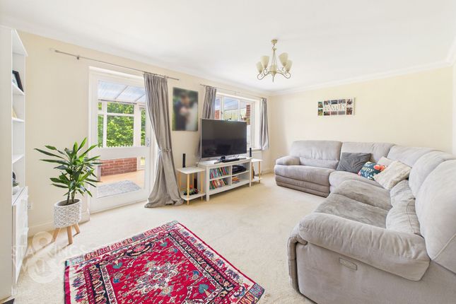 Fletcher Way, Acle, Norwich 3 bed semi