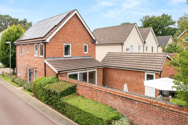 Vickers Row, Berkshire RG12 3 bed detached house for sale