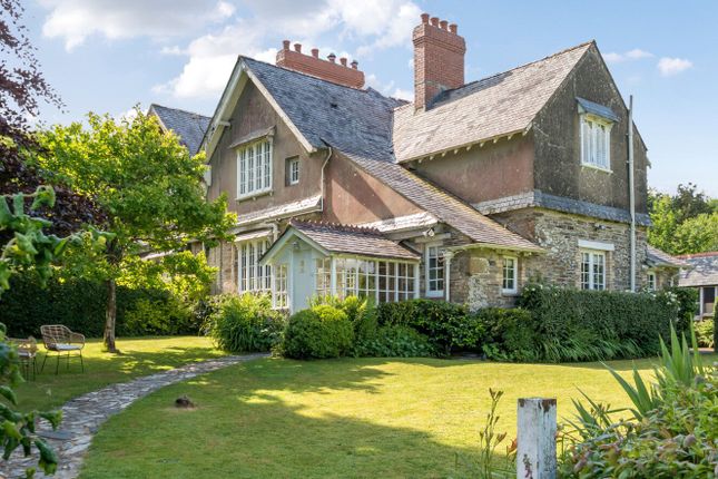 6 bedroom semi-detached house for sale