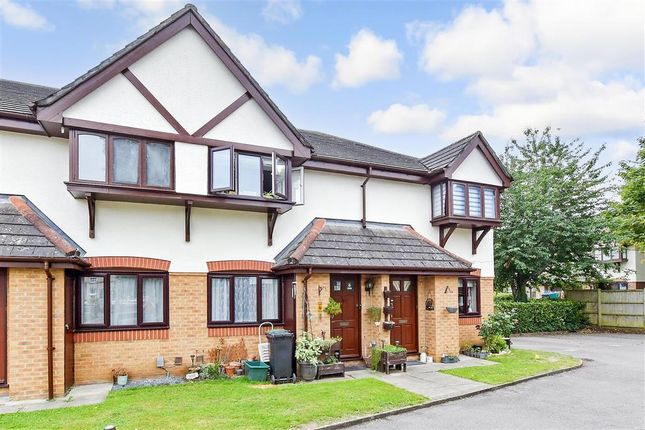 Willowside, Snodland, Kent 1 bed ground floor maisonette for sale