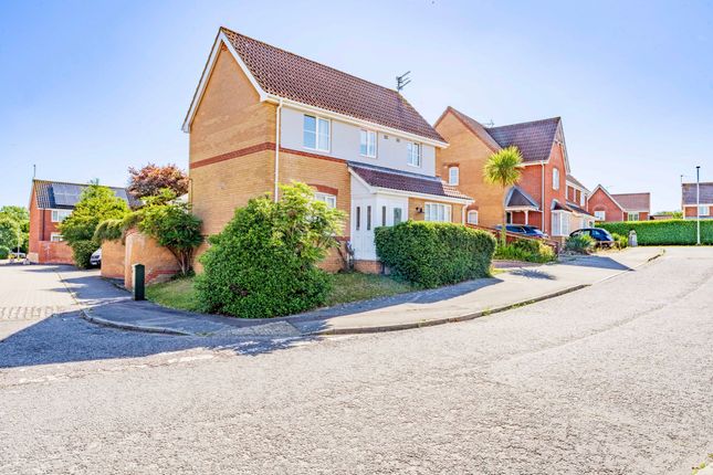 Leonard Drive, Lowestoft 3 bed detached house for sale