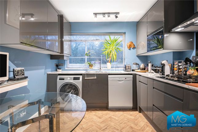 Warwick Gardens, Barnet, EN5 3 bed terraced house for sale