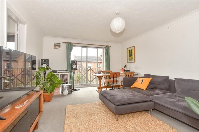 Victoria Park Road, Hackney 2 bed flat for sale