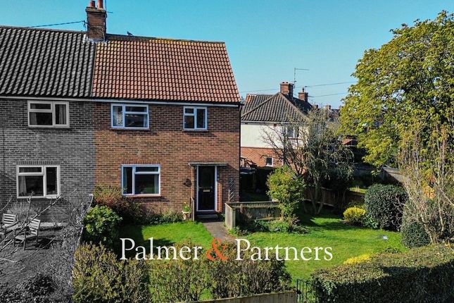 The Avenue, Halesworth, Suffolk, IP19 3 bed semi