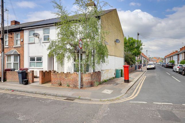 Cardiff Road, Reading 2 bed end of terrace house for sale