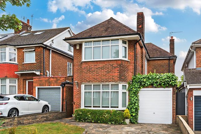 Lonsdale Drive, Enfield, EN2 3 bed detached house for sale