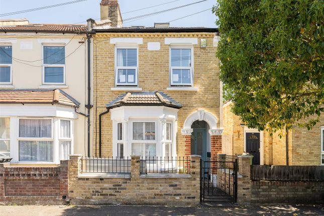 4 bedroom end of terrace house for sale