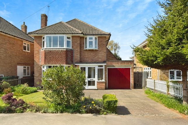 HALF MOON CRESCENT, Oadby, LE2 3 bed detached house for sale