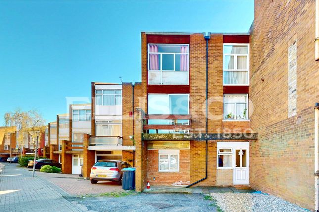 6 bed town house