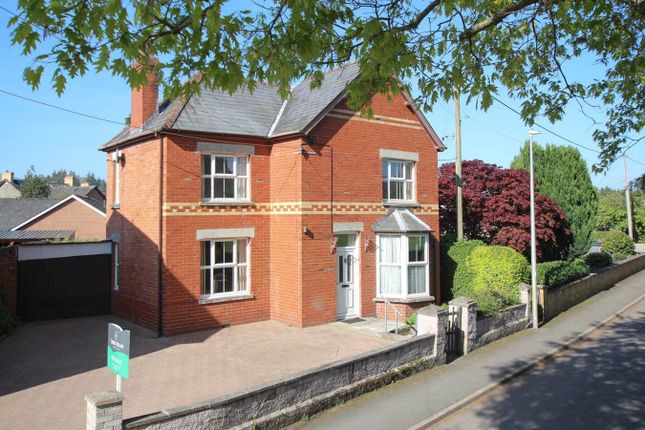 Broadway, Builth Wells, LD2 3 bed detached house for sale