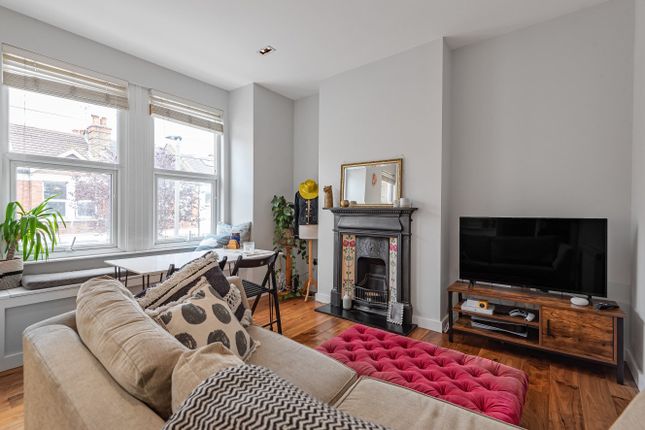 Rostella Road, Tooting, London, SW17 2 bed flat for sale