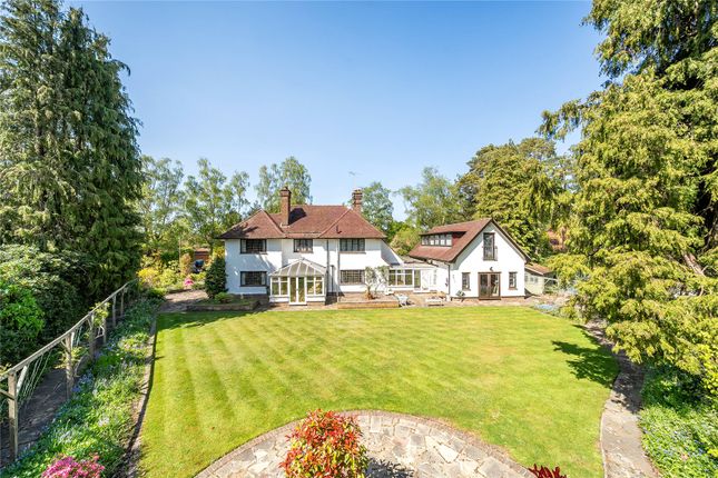 Cedar Road, Hook Heath, Surrey, GU22 4 bed detached house for sale