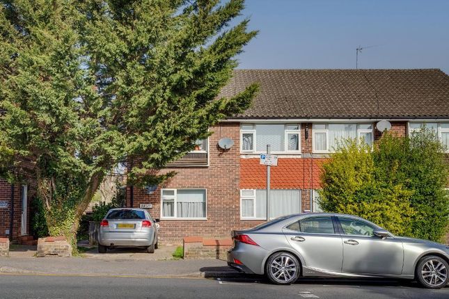Central Road, Morden SM4 2 bed flat for sale
