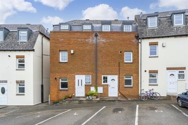 Pollys Yard, Newport Pagnell 2 bed mews for sale