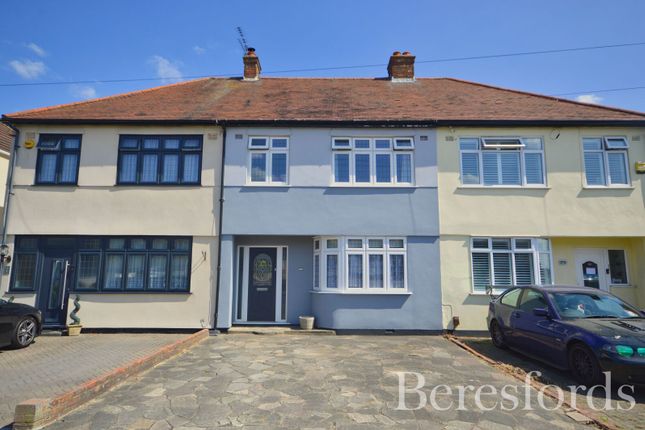 Pettits Lane North, Romford, RM1 3 bed semi