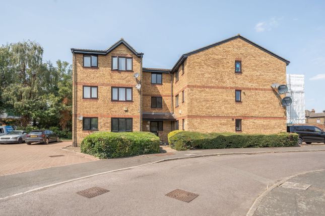 Gartons Close, Enfield EN3 1 bed flat for sale