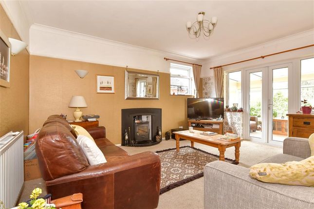 2 bed detached bungalow