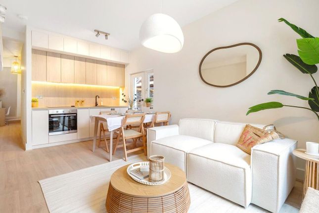 Farm Lane, Fulham, London, SW6 2 bed flat for sale