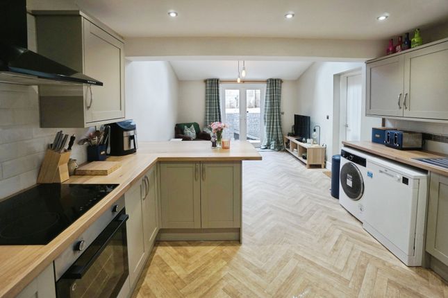 2 bedroom semi-detached house for sale