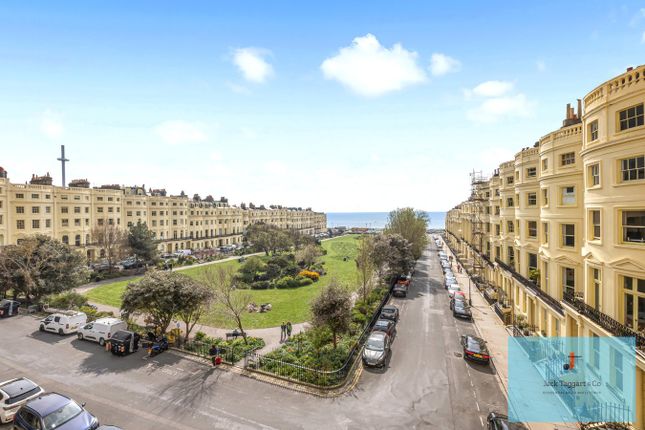 Brunswick Square, Hove, BN3 2 bed apartment for sale