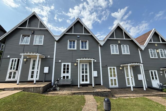 The Roundel, Northampton NN6 3 bed terraced house for sale