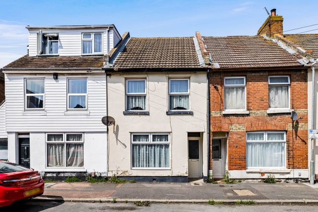 Mead Road, Folkestone, CT19 2 bed terraced house for sale