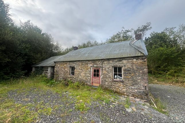 Gwernogle, Carmarthen, SA32 2 bed property with land for sale