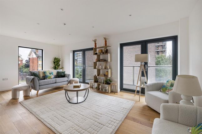 3 bedroom flat for sale