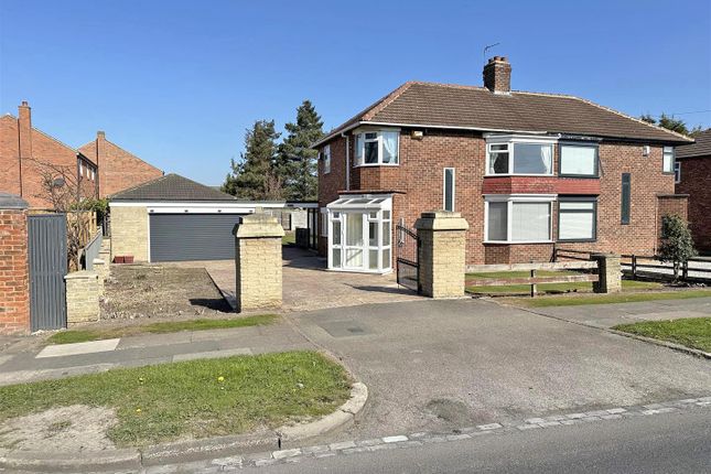 Bishopton Road West, Fairfield... 3 bed semi