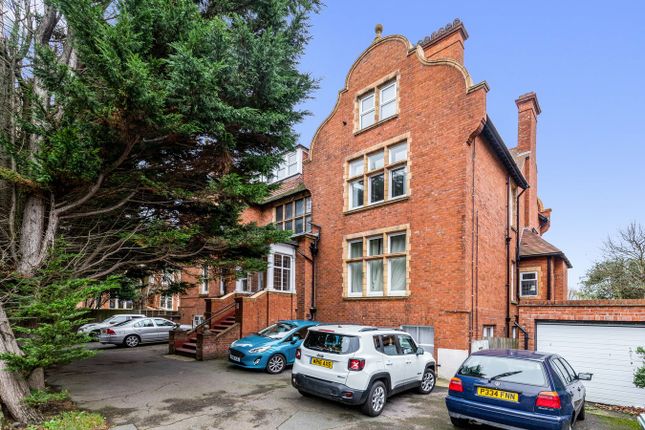 Sandgate Road, Folkestone, CT20 2 bed flat for sale