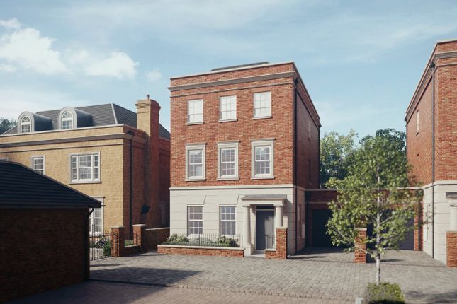 4 bed link detached house