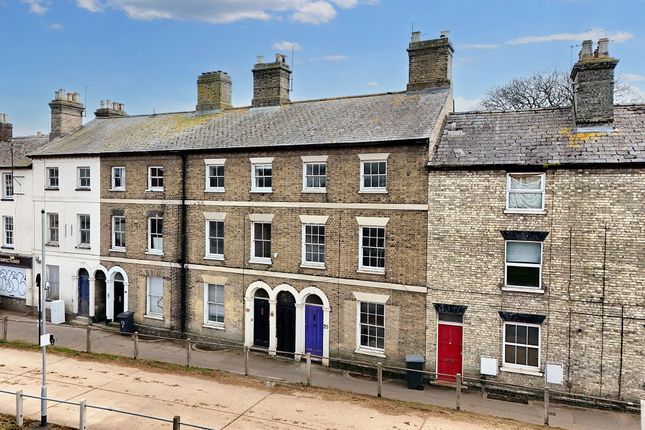St. Marys Square, Newmarket CB8 6 bed terraced house for sale