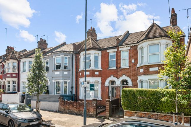 Litchfield Gardens, London, NW10 2 bed apartment for sale