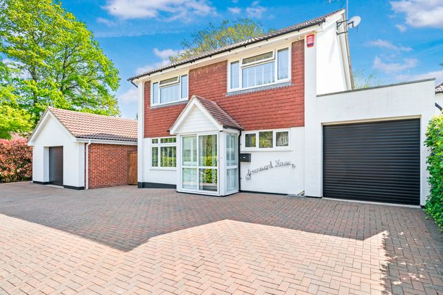 Felbridge, East Grinstead RH19 4 bed detached house for sale