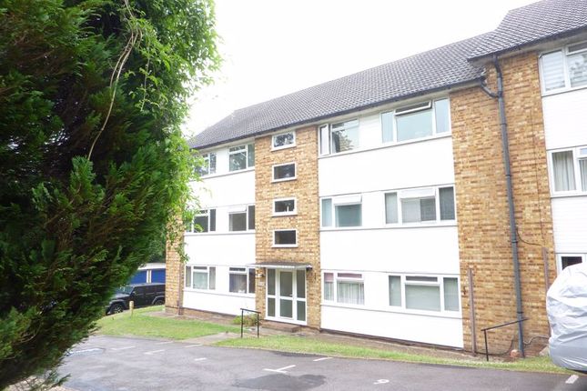 Tupwood Lane, Caterham 2 bed apartment for sale