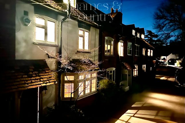 Temple Lane, Marlow SL7 3 bed cottage for sale