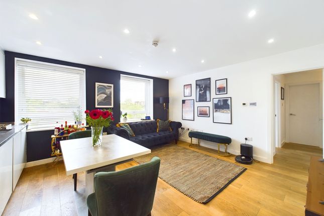 The Broadway, Buckingham House West... 2 bed apartment for sale