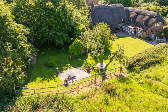 5 bed detached house