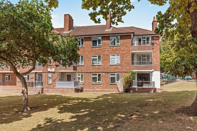 Leamington Road, Romford, RM3 1 bed flat for sale