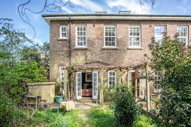4 bedroom end of terrace house for sale