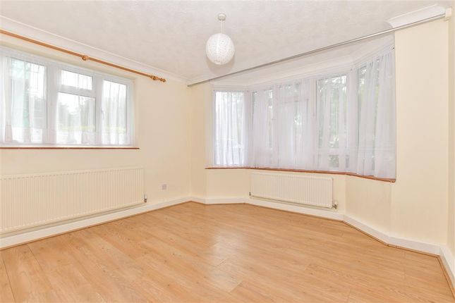 Shorncliffe Road, Folkestone, Kent 2 bed ground floor flat for sale