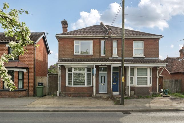 High Street, Botley, Southampton... 3 bed semi