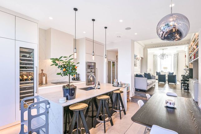 North End Road, Golders Green... 3 bed house for sale