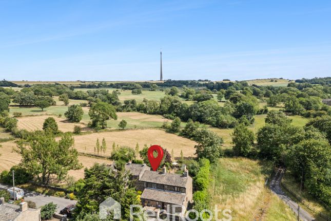 Kirkburton, West Yorkshire HD8 2 bed terraced house for sale