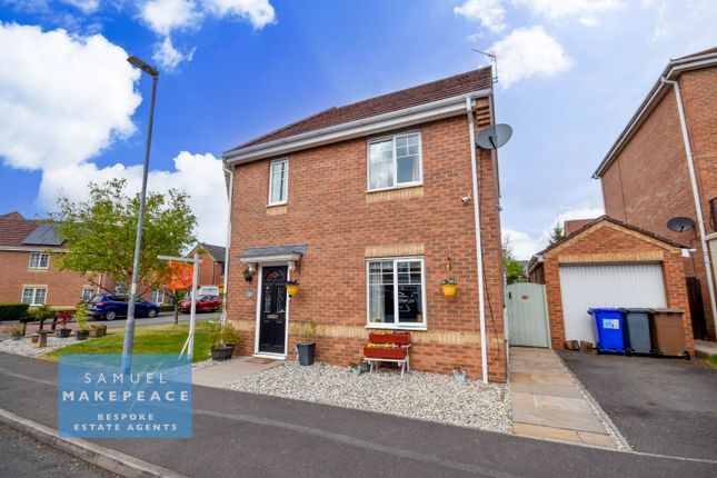 Doulton Grove, Baddeley Green... 3 bed semi