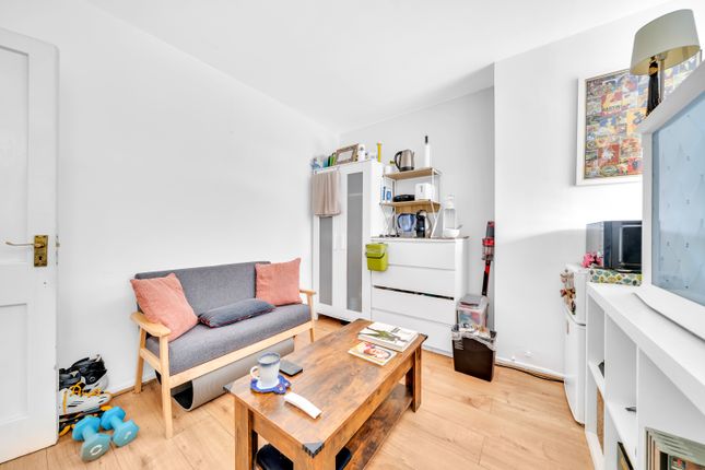 Heron House, Battersea SW11 3 bed ground floor maisonette for sale