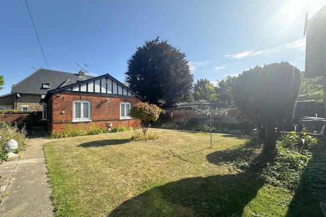 New London Road, Chelmsford, CM2 3 bed detached bungalow for sale