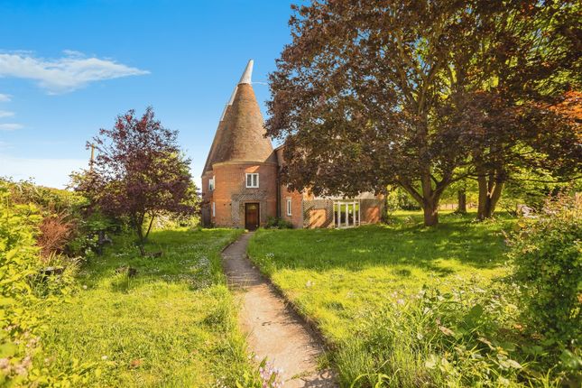 5 bedroom semi-detached house for sale