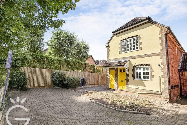 3 bedroom link detached house for sale